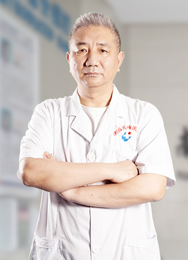 譚鴻